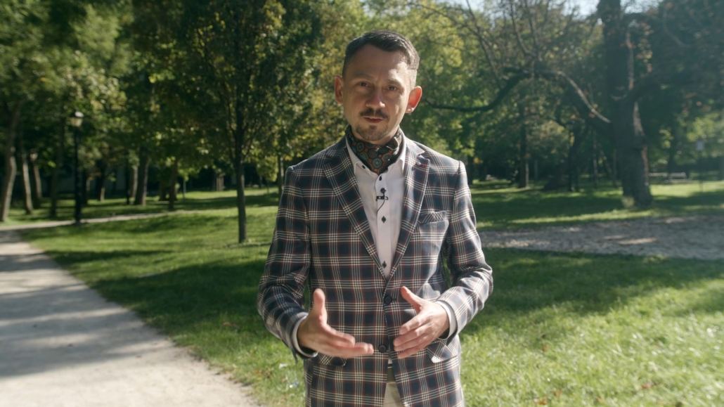 Adrián Túry, finančný sprostredkovateľ